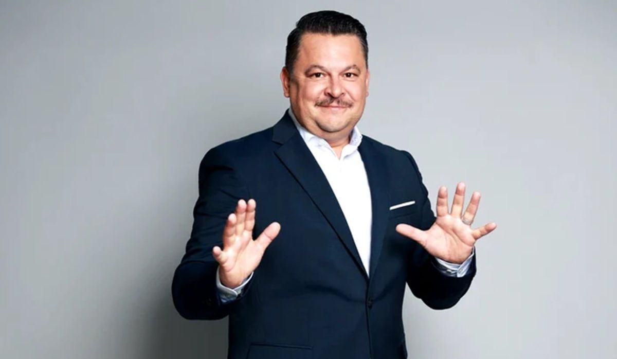 Imaginea cu Mihai Bobonete pe patul de spital care s-a viralizat în mediul online: „Îmi arde de operații”