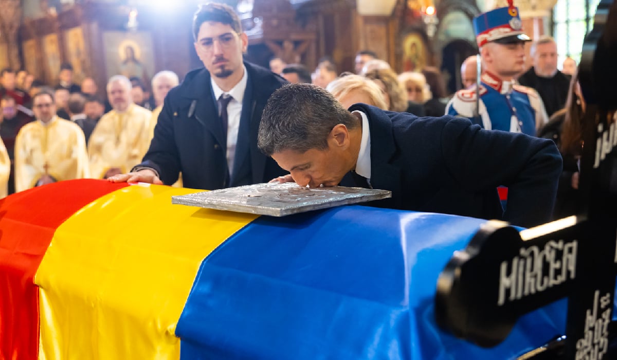 Ce a spus Răzvan Lucescu la slujba de înmormântare a tatălui său: gestul facut la finalul discursului