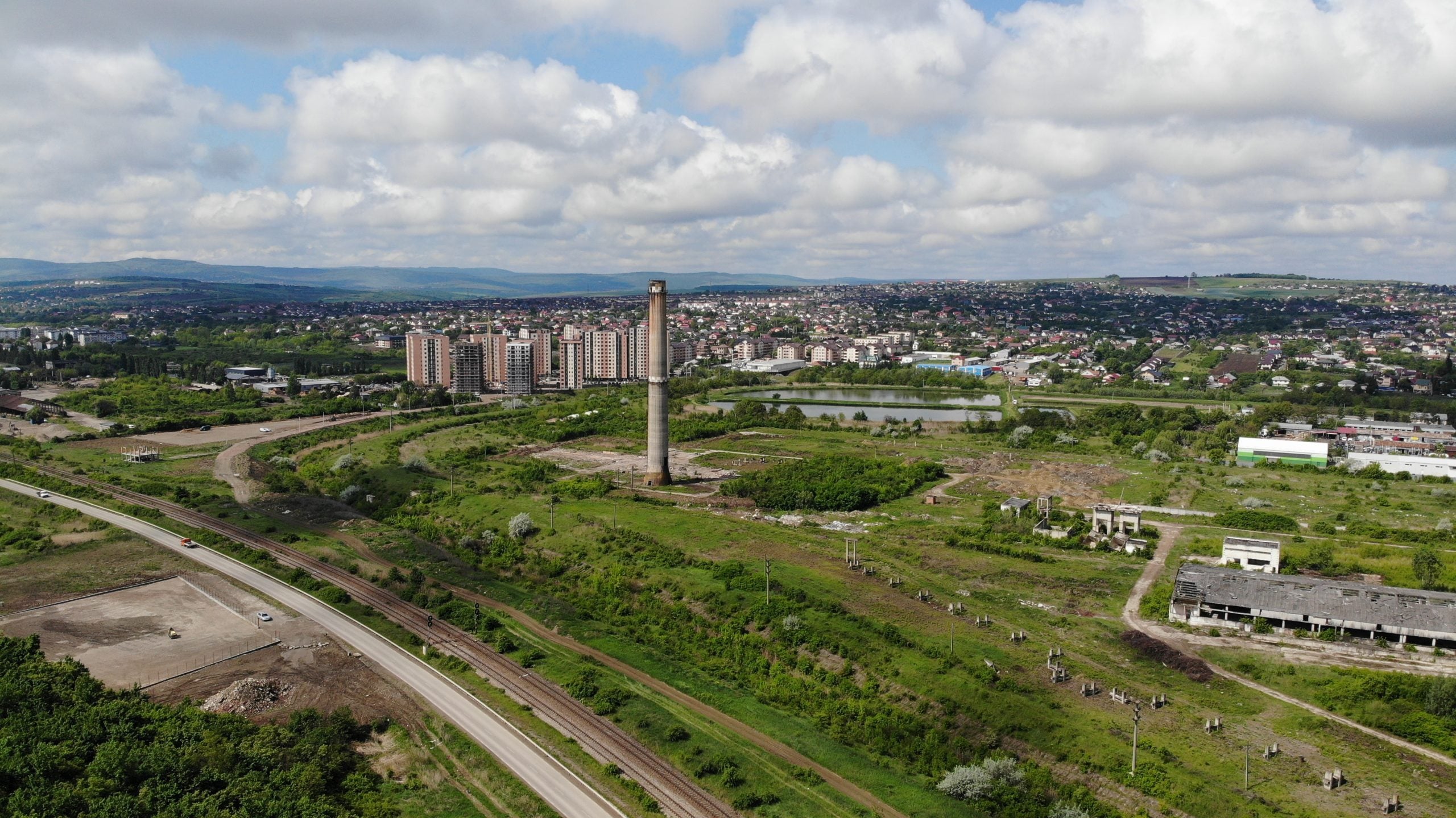 Costul boom-ului imobiliar pe fostele fabrici comuniste: zeci de mii de navetiști se sufocă zilnic între oraș și periurban. Masterplanul gândit la Iași