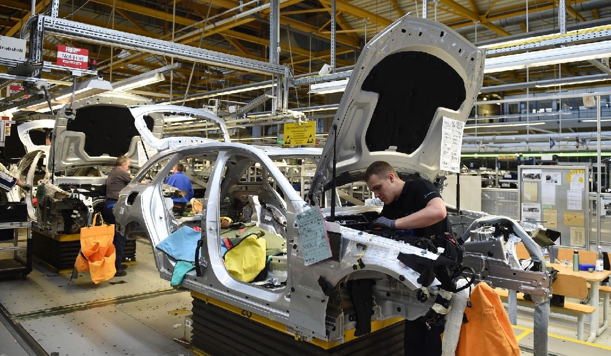 Trump vrea taxe de 25% pe mașinile europene. De ce decizia ar putea afecta și România
