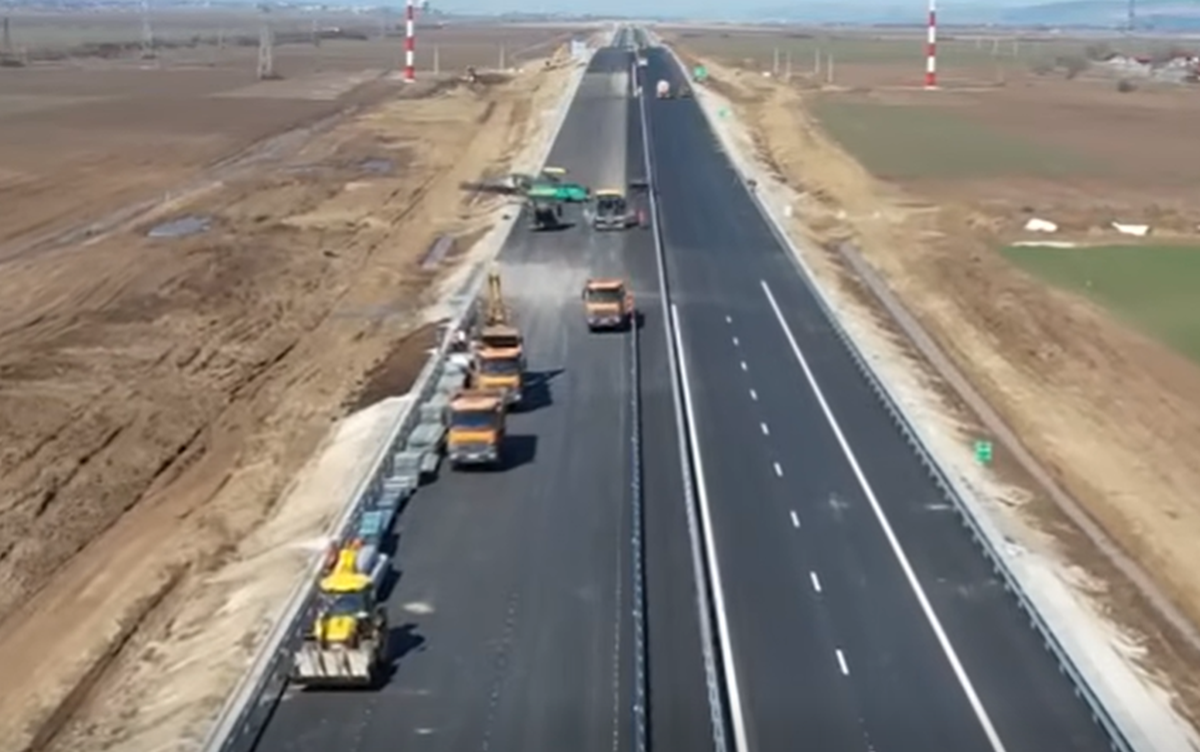 Dorinel Umbrărescu a adus 5.000 de oameni pe A7, lucrează non-stop și s-a angajat să livreze ceea ce experții consideră imposibil. „Avem promisiunea fermă a constructorului că obiectivul va fi atins” I VIDEO